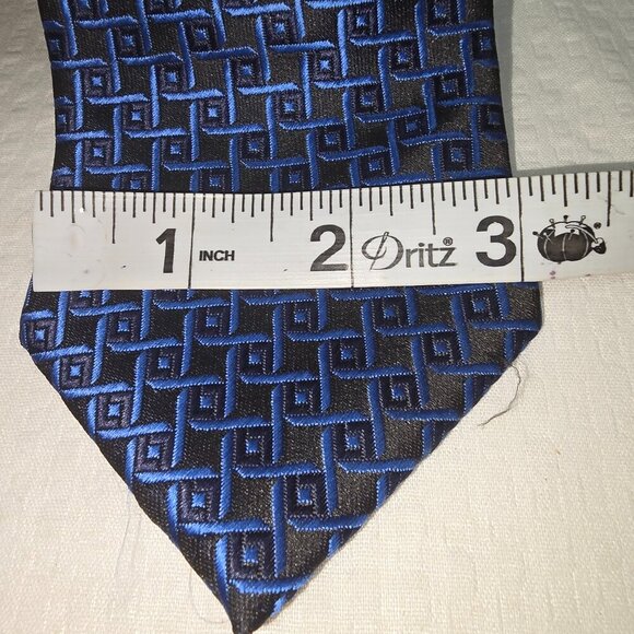 MENS SILK TIE BLACK WITH BLUE SQUARE DESIGN CLASSY TIE EXCELLENT CONDITION - Picture 5 of 5